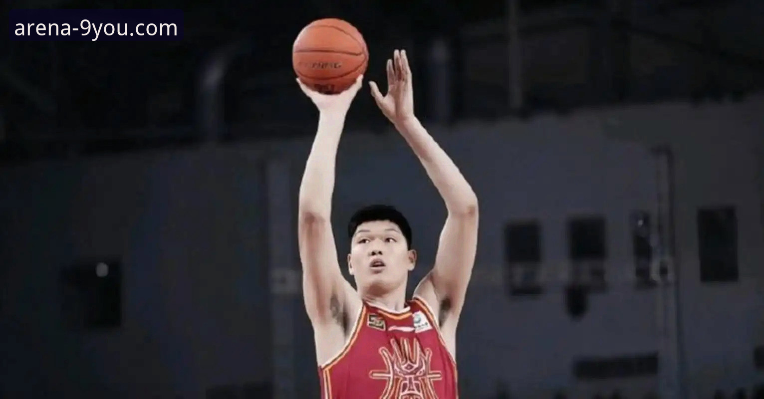 揭秘山西男篮横扫青岛背后的战术密码：一场团队篮球的胜利启示